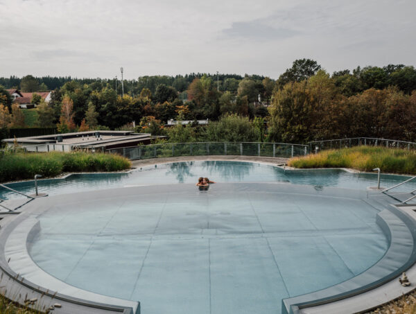 Therme Geinberg bei Tag | Jänner 2026